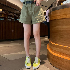 欧货高级感军绿色卷边休闲短裤女2022夏季新款薄款高腰阔腿裤子潮