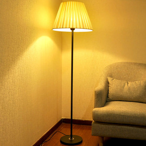 落地灯客厅卧室床头灯现代创意温馨装饰LED遥控沙发喂奶落地台灯