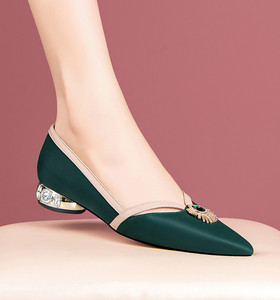 真皮浅口平跟单鞋女平底鞋女尖头2022春秋季时尚低跟大码女鞋瓢鞋