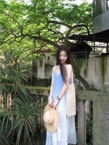 kumikumi度假风渐变色吊带裙女装夏季设计感褶皱大摆裙无袖连衣裙