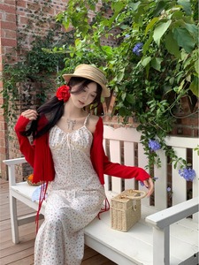 kumikumi度假风碎花连衣裙茶歇吊带长裙女夏季红色针织开衫两件套