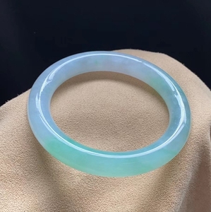 翠东南 已嫁 缅甸天然a货翡翠云南瑞丽腾冲55圈糯冰种飘翠福镯