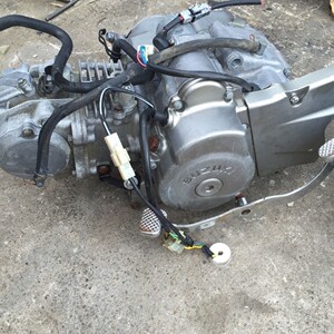 二手铃木赛驰110弯梁摩托车发动机qs110总成天润通用原装机器