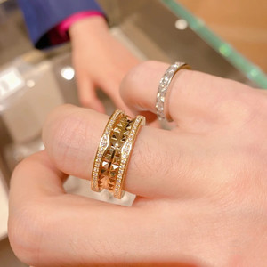 代购bvlgari/宝格丽 弹簧系列铆钉戒指 18k 金指环男女情侣对戒