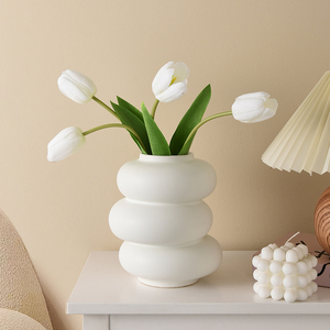 白色甜甜圈陶瓷郁金香仿真花花瓶摆件客厅插花艺术感小众装饰品
