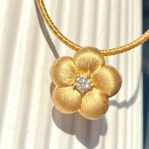 time&focus太府珠宝 意大利拉丝工艺18k金钻石梅花吊坠项圈项链女