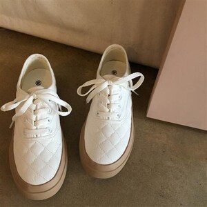 林先参 奶茶色小白鞋女港布鞋2021年早春款平底休闲板鞋in潮