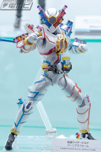 先行预定 万代 shf 假面骑士build 天才形态 桐生战兔