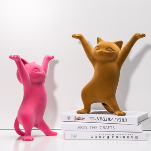创意北欧书房酒柜举手猫工艺摆件客厅桌面饰品儿童房卧室树脂摆设