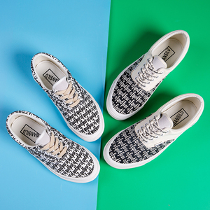 万斯路联名fog黑白字母满印低帮帆布鞋男鞋涂鸦手绘板鞋休闲女鞋