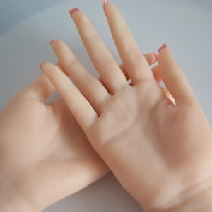 真人倒模手模型肤色红润有纹路骨骼活动硅胶手模仿真女假手模道