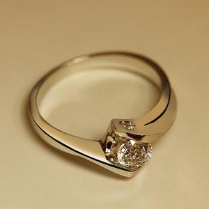 老凤祥铂金950钻石戒指