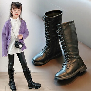 小女孩春季皮靴