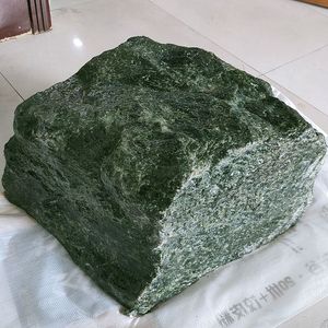 150斤和田玉碧玉山料原石 菠菜绿俄碧天然大块玉石原料珠子牌子料