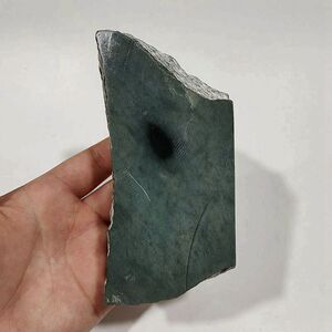 496克和田玉塔青玉山料原石 黑羊脂黑青玉全明料高密度作料雕刻料