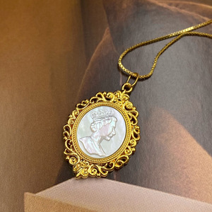 【好丑珠宝】18k金白贝女王头像圆牌吊坠宫廷复古风伊丽莎白项链