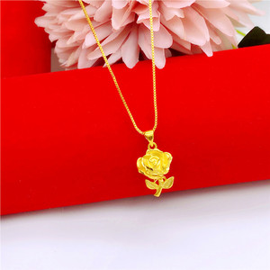 周大福黄金项链吊坠玫瑰花