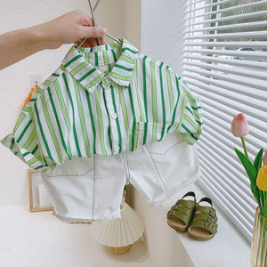 2023夏季童装绿色竖条纹衫韩国儿童宽松翻领衬衫男童短袖开衫薄