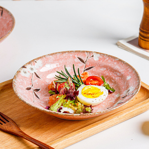 日本进口粉色浪漫樱花陶瓷日式圆形深盘菜盘餐盘雪花釉家用釉下彩