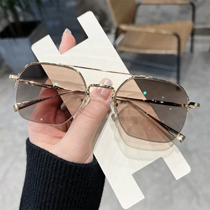 自动感光变色茶色近视眼镜男款防辐射抗蓝光疲劳平光眼睛镜痞帅潮