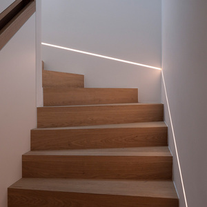 网红楼梯扶手智能流水灯led人体感应嵌入式过道踢脚跑马线追光灯