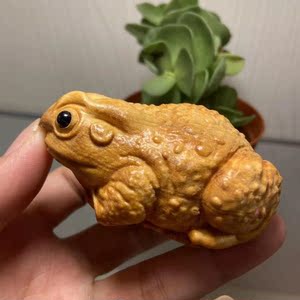 崖柏手雕金蟾抱球手把件实木雕刻蟾蜍小青蛙茶桌茶宠小摆件工艺品