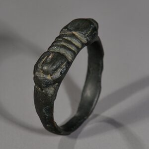 乐堂琅红藏珠阁藏传托甲臻品 爆老天铁材质 金刚杵戒指(№3660)