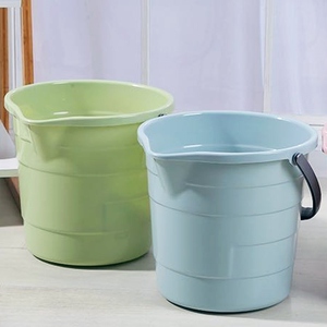 带嘴水桶种树浇水装水塑料小桶家用小号钓鱼浇地大号耐摔加厚尖嘴