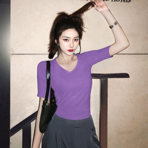 紫色v领t恤女中袖修身鸡心领五分袖纯棉半袖露锁骨紧身彩色上衣潮