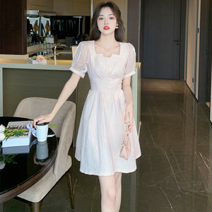 白色连衣裙女夏季2024新款高级感礼服法式气质雪纺赫本风小黑裙子