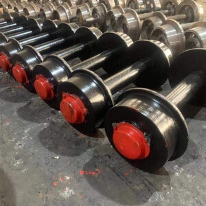 陕西榆林山西大同轨距1435轴粗70 80 90踏面300实心铸钢矿车轮对