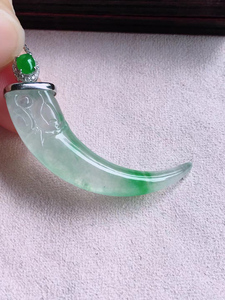 晶泰然缅甸天然翡翠a货龙牙吊坠 18k金镶嵌冰种飘绿男女龙牙挂件
