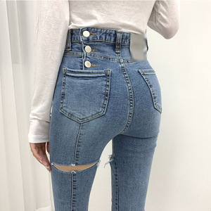 一字破洞牛仔裤女