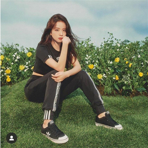 现货 adidas nizza 阿迪达斯三叶草金智秀同款低帮女板鞋 ef1878