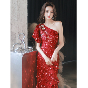 红色晚礼服裙女宴会气质亮片单肩性感高开叉轻奢小众高端敬酒服闪