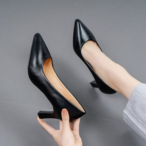 五公分黑色高跟鞋