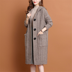 200斤胖mm冬季加厚毛衣外套加肥加大码长款大衣粗针连帽针织开衫