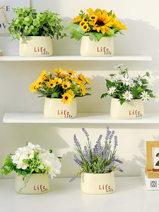 冰箱上面摆的花上的装饰摆件顶部上放空调的客厅桌子装饰花餐厅