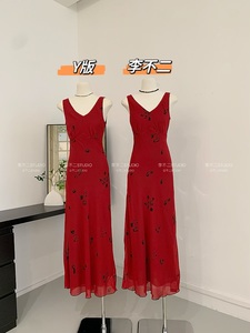 李不二STUDIO 旷野蔷薇 清冷感浪漫印花吊带裙红色斜裁垂感连衣裙