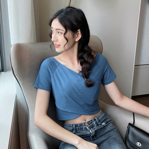 露脐上衣女短袖爵士舞高腰夏v领超短款漏肚脐装黑色t恤紧身短装潮
