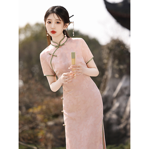 粉色旗袍2024年新款少女年轻款气质优雅复古新中式改良古法连衣裙