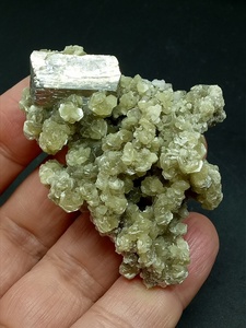 湖南郴州瑶岗仙异形毒砂共生绿色云母 稀有矿物晶体收藏 特价销售