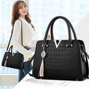 爆款送妈妈包包手提包2021新款时尚大气斜挎中年女士大容量婆婆包