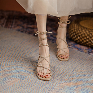 kaky原创2022年夏新款夹趾绑带凉鞋女真皮方头网红粗跟罗马沙滩鞋