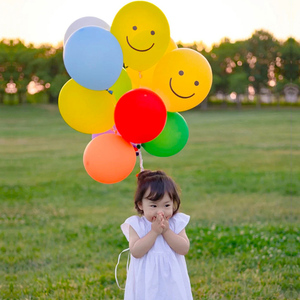 户外生日布置彩色气球束拍照道具野餐春游草坪开学派对活动装饰品