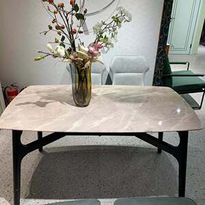 东金现代简约大理石纹岩板餐桌意式极简进口亮光岩板餐长方形家用