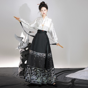 念三月原创[九星连珠]汉服女中式国风螺钿幻彩马面裙改良日常套装