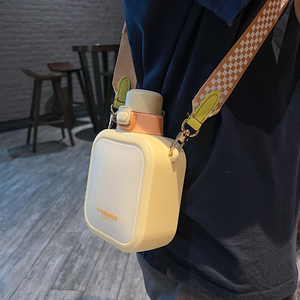 高颜值背带斜挎方形水杯大容量塑料吸管杯子女新款可爱少女ins风