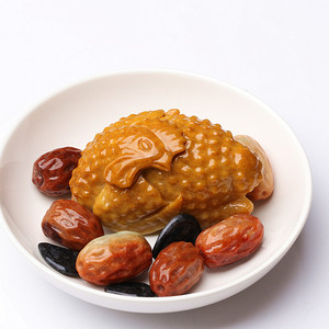 天然缅甸翡翠雕刻黄翡烧鸡烤鸡红枣黑瓜子一碟子工艺品茶几摆件