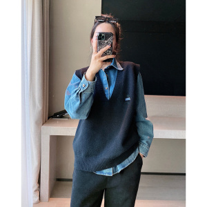 黑色v领马甲背心坎肩搭配蓝色牛仔衬衫套装女2020新款冬装欧洲站